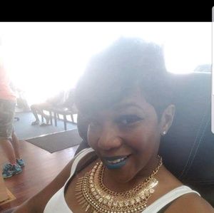 Meet your Posher, Renee